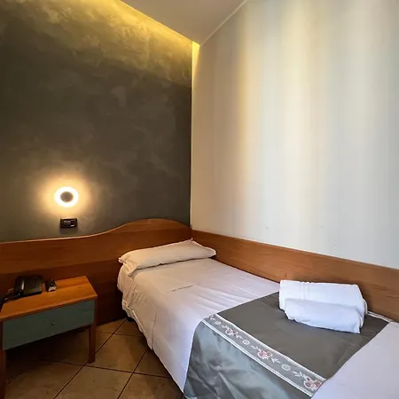 Hotel Sara 2*