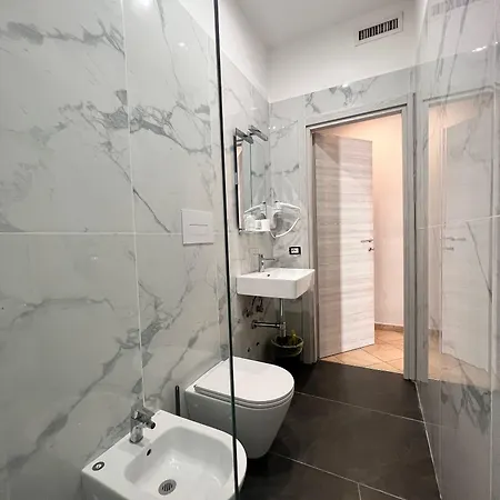 Hotel Sara 2*