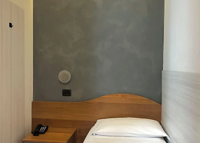 Sara 2* Milánó