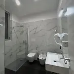 מלון Sara 2*