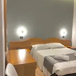 Hotel Sara 2*